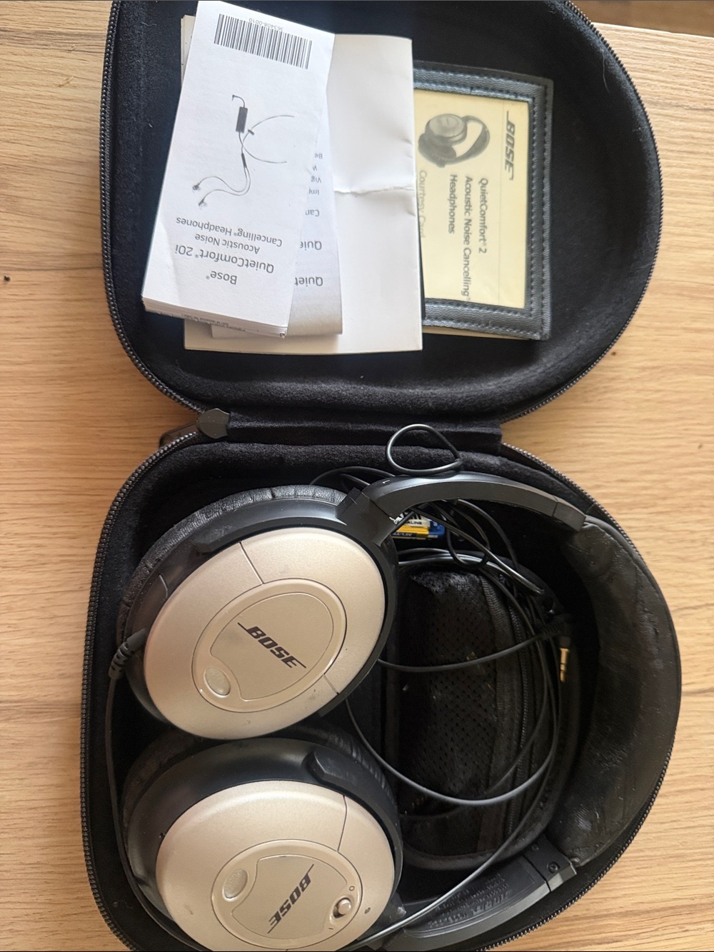 Bose quiet comfort2 noise canceling Silver and Black Headphones with Case